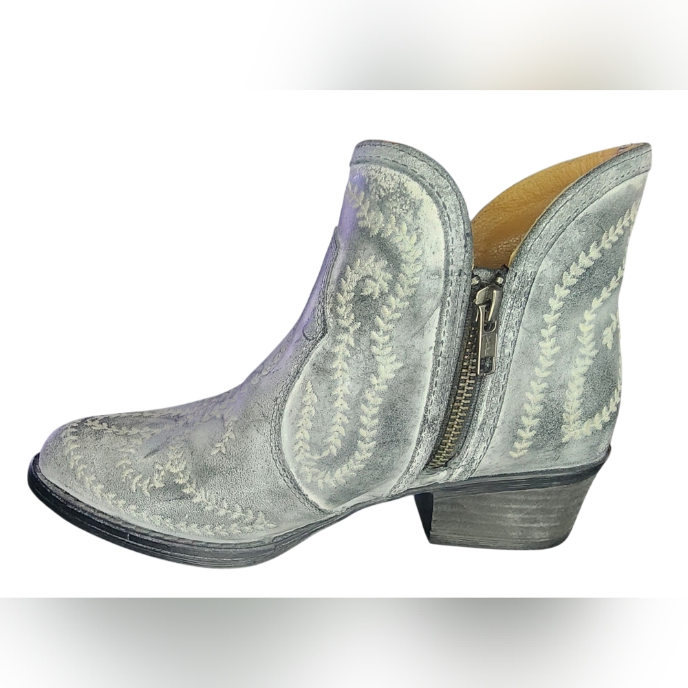 NWOT Sterling River Distressed Boots, Womens 6.5 - Picture 7 of 12